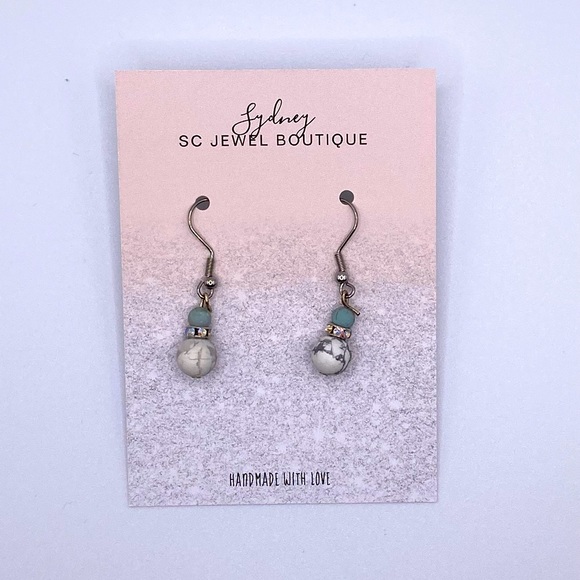 Handmade small bead dangly earrings - Picture 1 of 1